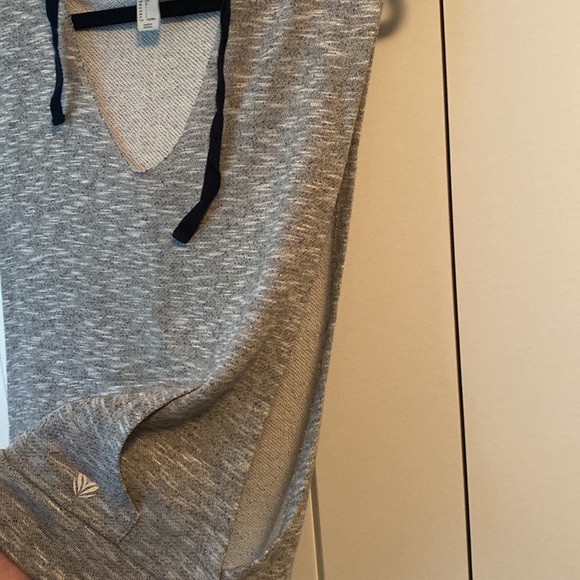 ✨ANY 2 FOR 15 ANY 3 FOR 20✨- Sleeveless Forever21 Hooded Vest - Picture 7 of 10